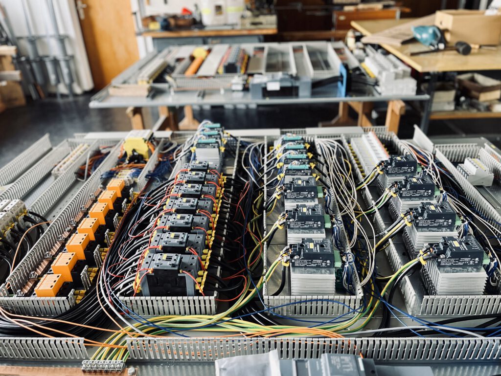 Unsere Schwerpunkte 1 Schwerpunkte im Schaltschrankbau